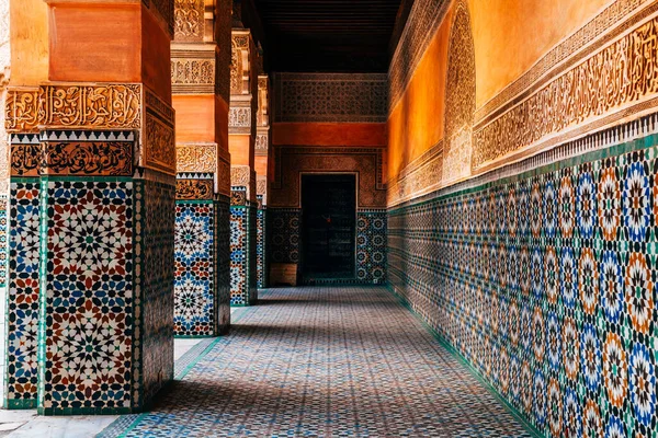 Colorful Ornamental Tiles Moroccan Courtyard — Stock Photo, Image