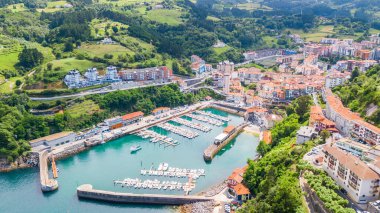 İspanya 'nın Mutriku Bask balıkçı kasabasının hava manzarası