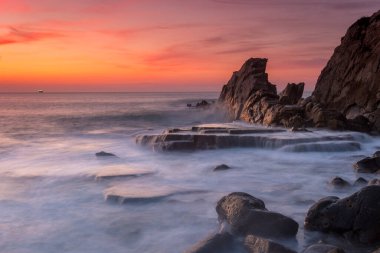 Rocky Sahili 'nde harika bir gün batımı