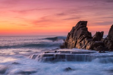 Rocky Sahili 'nde harika bir gün batımı