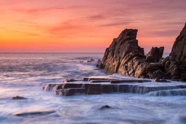 Rocky Sahili 'nde harika bir gün batımı
