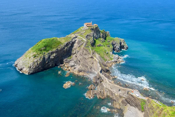 İspanya 'nın Bask ülkesindeki Gaztelugatxe adasına gün doğumu manzarası