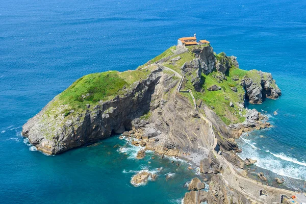 İspanya 'nın Bask ülkesindeki Gaztelugatxe adasına gün doğumu manzarası