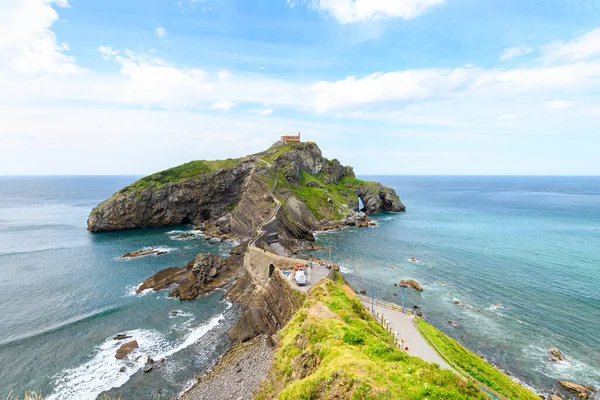 İspanya 'nın Bask ülkesindeki Gaztelugatxe adasına gün doğumu manzarası