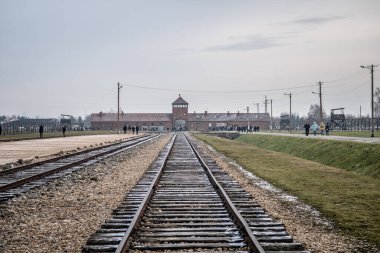 auchwitz, Polonya. 30 Aralık 2019: Auschiwitz toplama kampı binaları
