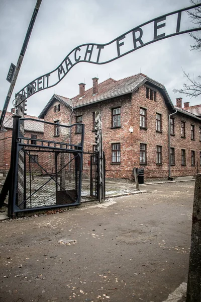 auchwitz, Polonya. 30 Aralık 2019: Auschiwitz toplama kampı binaları