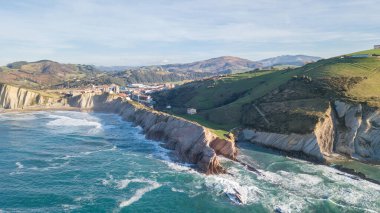 Zumaia 'daki Bask ülke kıyı şeridinin havadan görünüşü