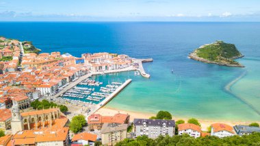 Lekeitio balıkçı kasabasının havadan görünüşü, İspanya