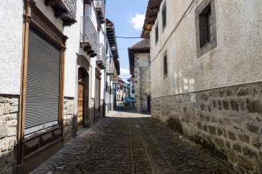 Ot-sagabia, İspanya. 26 Haziran 2020: Ottsagabia kırsal kasabası, İspanya