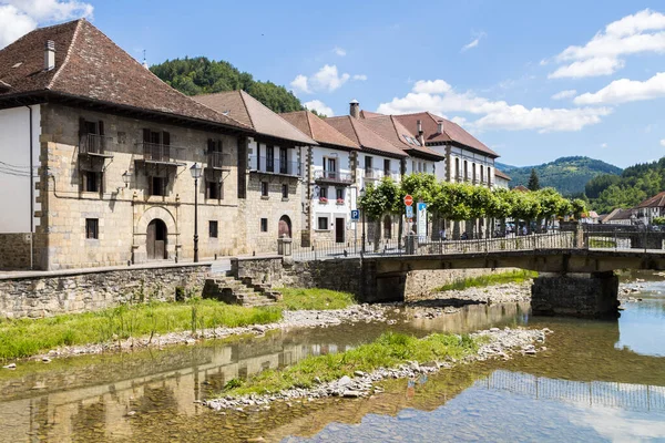 Ot-sagabia, İspanya. 26 Haziran 2020: Ottsagabia kırsal kasabası, İspanya