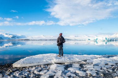 Jokulsarlon Buzulu, İzlanda 'da güneşli bir gün