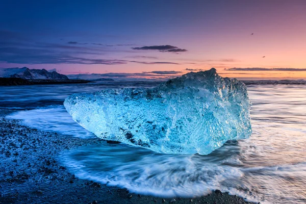 Pezzo Iceberg Sulla Spiaggia Diamanti Iceland — Foto Stock