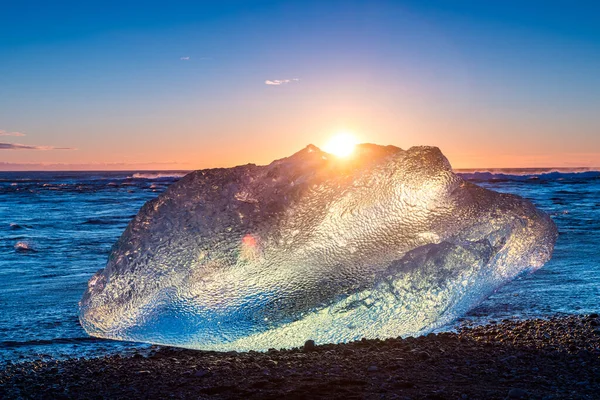 Pezzo Iceberg Sulla Spiaggia Diamanti Iceland — Foto Stock