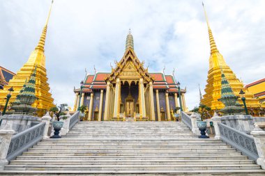 Bangkok, Tayland. 4 Eylül 2019: Bangkok Kraliyet Sarayı 'nın avlu mimarisi