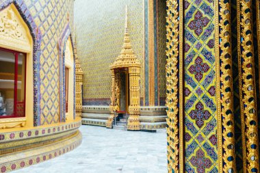 Bangkok, Tayland. 4 Eylül 2019: Bangkok Kraliyet Sarayı 'nın avlu mimarisi