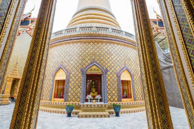 Bangkok, Tayland. 4 Eylül 2019: Bangkok Kraliyet Sarayı 'nın avlu mimarisi