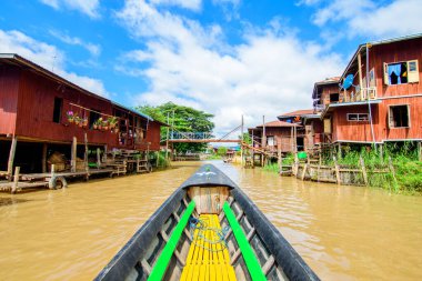 yüzen köy inle gölünde, miyanmar