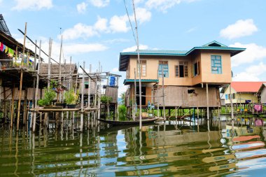 yüzen köy inle gölünde, miyanmar