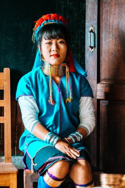 Myanmar Gölü. 22 Ağustos, 2019: Zürafa kadın portresi inle gölünde