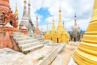 Myanmar Gölü. 19 Ağustos, 2019: Deinn Village, Myanmar 'daki güzel tapınak.