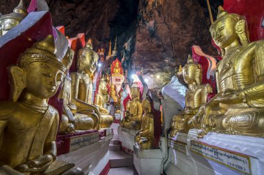 Pindaya mağaraları, Myanmar. 19 Ağustos 2019: Pindaya mağaralarının içinde yaklaşık 8500 Buda heykeli vardı..