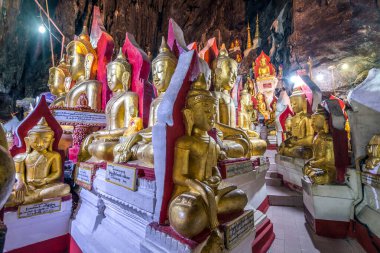 Pindaya mağaraları, Myanmar. 19 Ağustos 2019: Pindaya mağaralarının içinde yaklaşık 8500 Buda heykeli vardı..