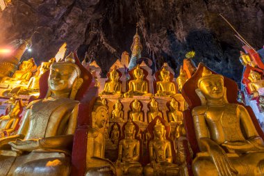 Pindaya mağaraları, Myanmar. 19 Ağustos 2019: Pindaya mağaralarının içinde yaklaşık 8500 Buda heykeli vardı..