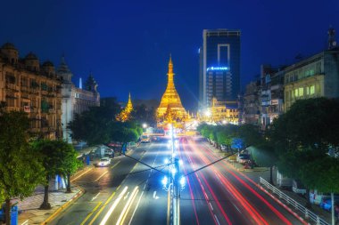 Yangon, Myanmar. 15 Ağustos, 2019: Yangon, Myanmar 'daki Sule Pagoda' nın muhteşem manzarası