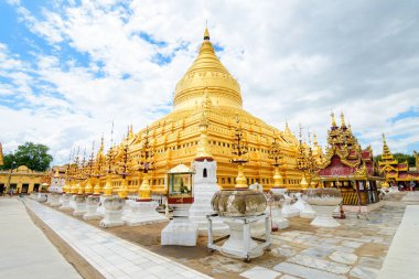 Bagan, Myanmar 'daki ünlü tapınağın manzarası