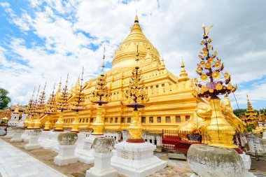 Bagan, Myanmar 'daki ünlü tapınağın manzarası