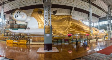 Bago, Myanmar 'da yaslanan Buda' nın altın heykeli