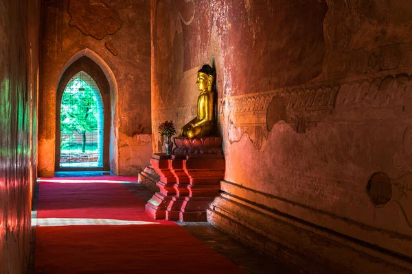 Buddha Statue Heidnischen Tempel — Stockfoto