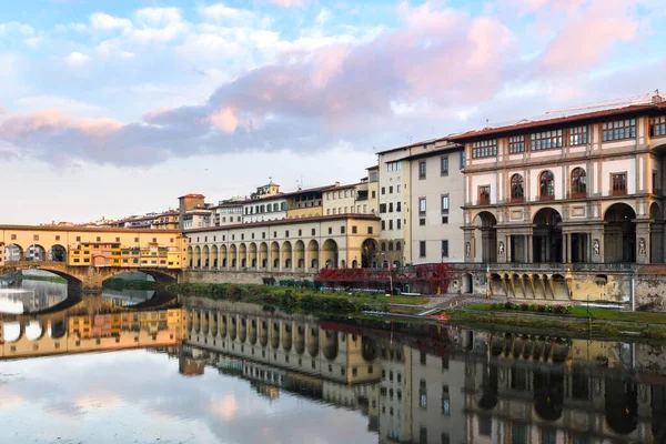 Vasari Koridoru Arno Nehri Üzerindeki Ponte Vecchio Floransa — Stok fotoğraf