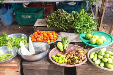 Burma pazarında sebze çeşitleri