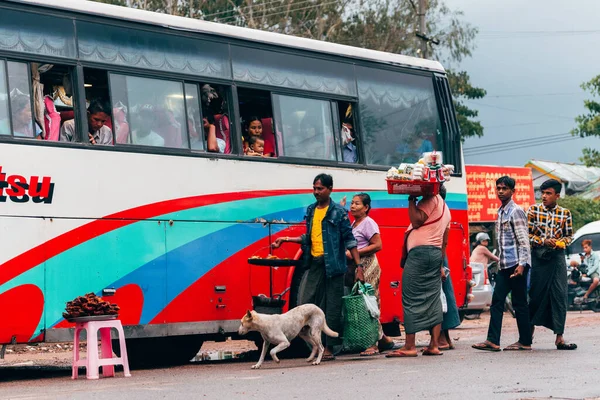 Myanmar 2019年8月16日 在巴果市巴士站 — 图库照片