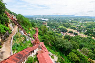 Pindaya 'daki Myanmar kırsalının panoramik görüntüsü 