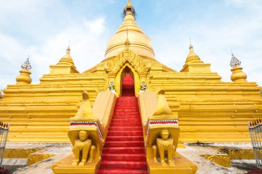 Bagan, Myanmar. 12 Ağustos, 2019: Bagan, Myanmar 'daki Shwezigon Altın Tapınağı