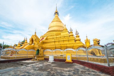 Bagan, Myanmar. 12 Ağustos, 2019: Bagan, Myanmar 'daki Shwezigon Altın Tapınağı