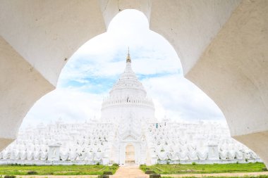 Mingun, Myanmar 'daki beyaz pagodadan daha ünlü..