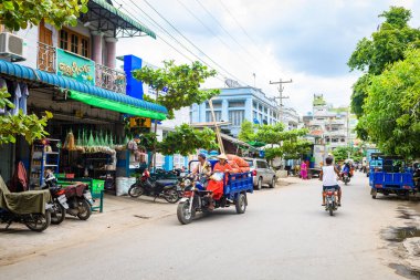 Mandalay, Myanmar. 22 Ağustos 2019: Geleneksel yerel pazar al mandalay caddeleri