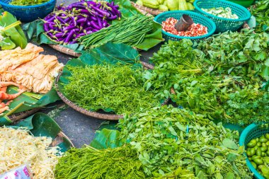 Burma pazarında sebze çeşitleri