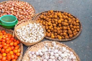 Burma pazarında sebze çeşitleri