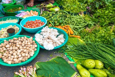 Burma pazarında sebze çeşitleri