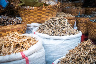 Burma pazarında sebze çeşitleri