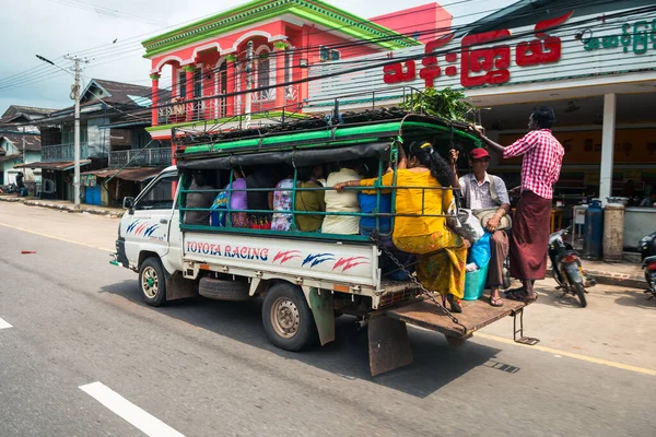Myanmar 2019年8月17日 上海交通要道繁忙 — 图库照片