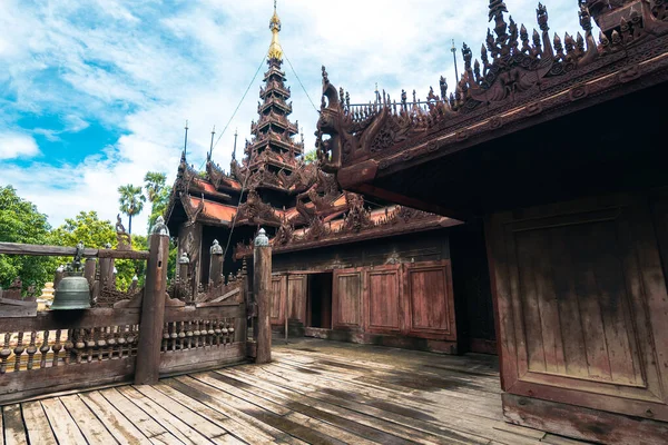 Myanmar 'daki eski Mandalay Tapınağı