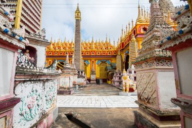 Monywa, Myanmar. 30 Ağustos, 2019: Monywa 'daki pagoda kompleksi