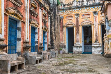 Phowintaung tapınağı Monywa, Myanmar 'da bulunan ünlü bir tesistir.