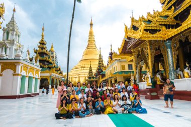 Yangon, Myanmar. 15 Ağustos 2019, Yangon, Myanmar 'da Shwedagon' un altın tapınağı.