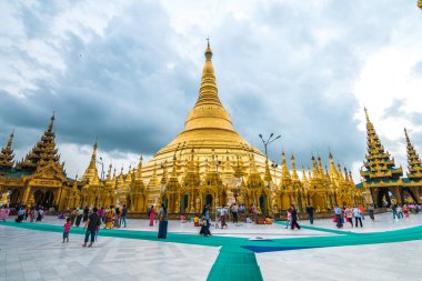 Yangon, Myanmar. 15 Ağustos 2019, Yangon, Myanmar 'da Shwedagon' un altın tapınağı.